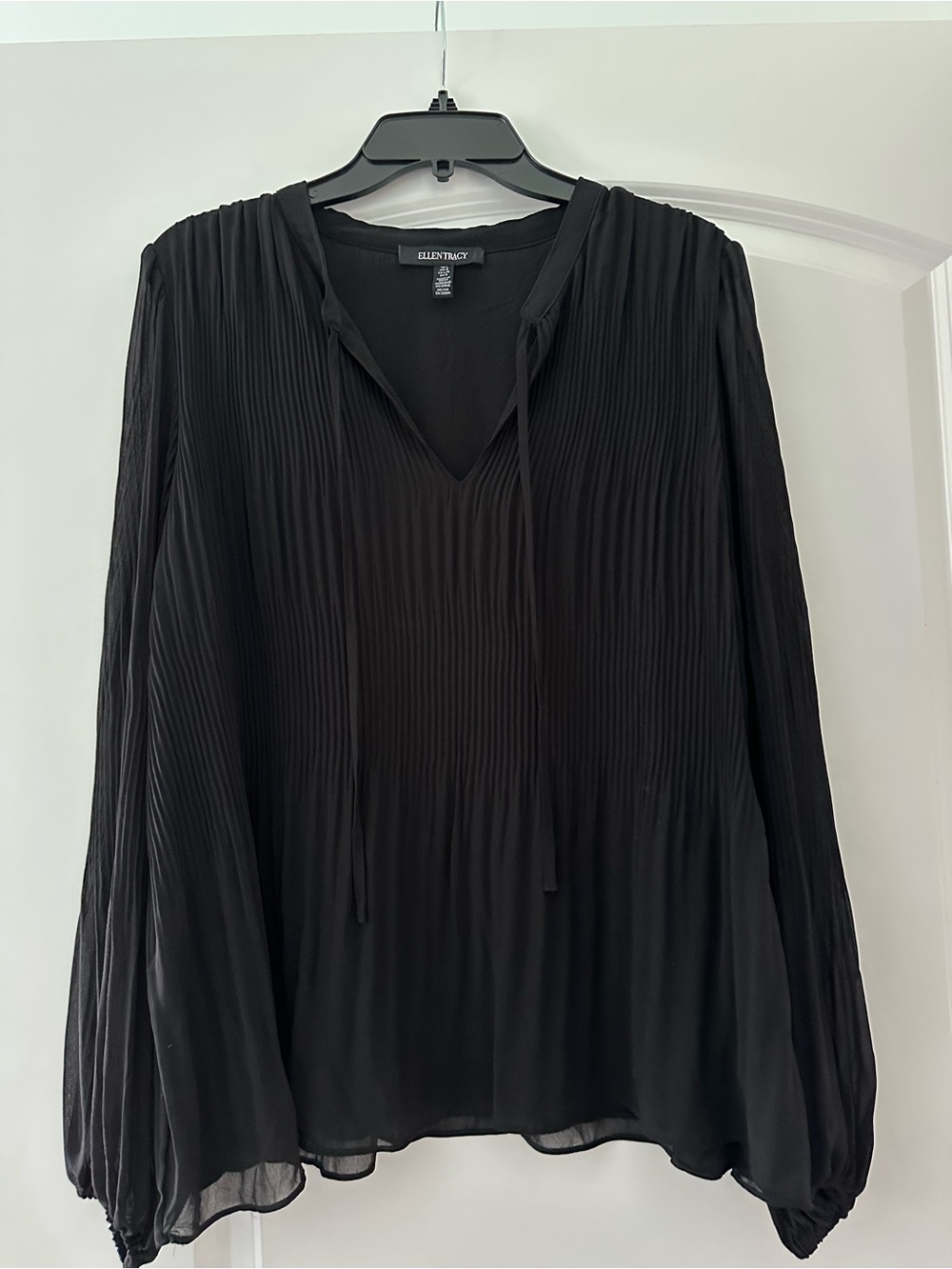 Elie Tahari Black Pleated Long Sleeve Blouse
